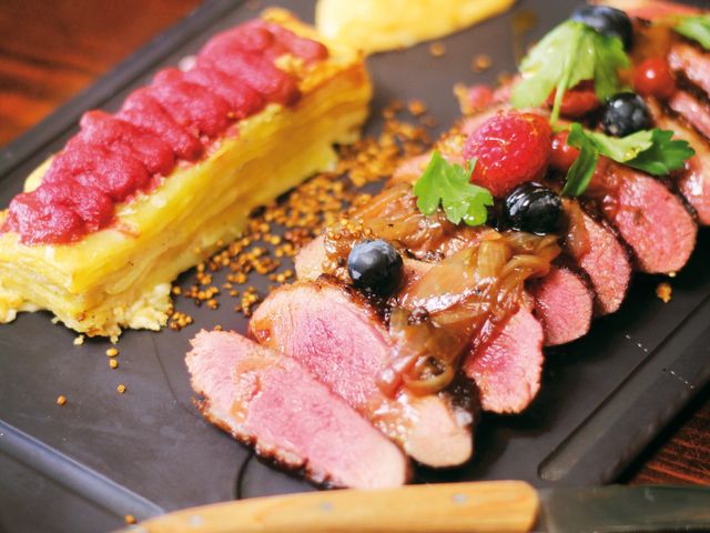 Le Vieux Bistrot - Restaurant au Perreux sur Marne 94 Demi magret de canard sauce framboise pdt grenaille
