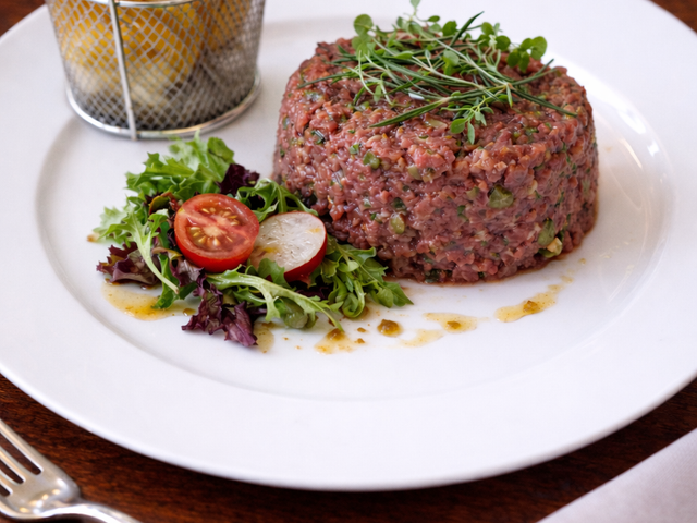 Le Vieux Bistrot - Restaurant au Perreux sur Marne 94 Tartare de boeuf aux couteau frites & salade